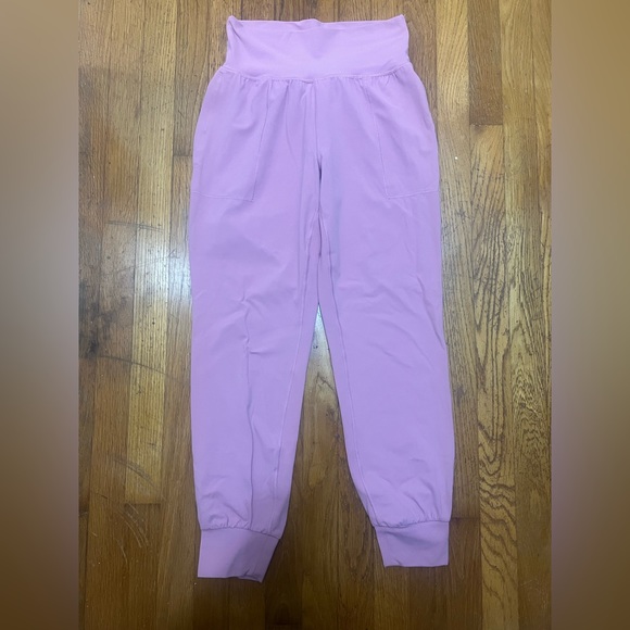 Athleta Pants - EUC Athleta Salutation Joggers